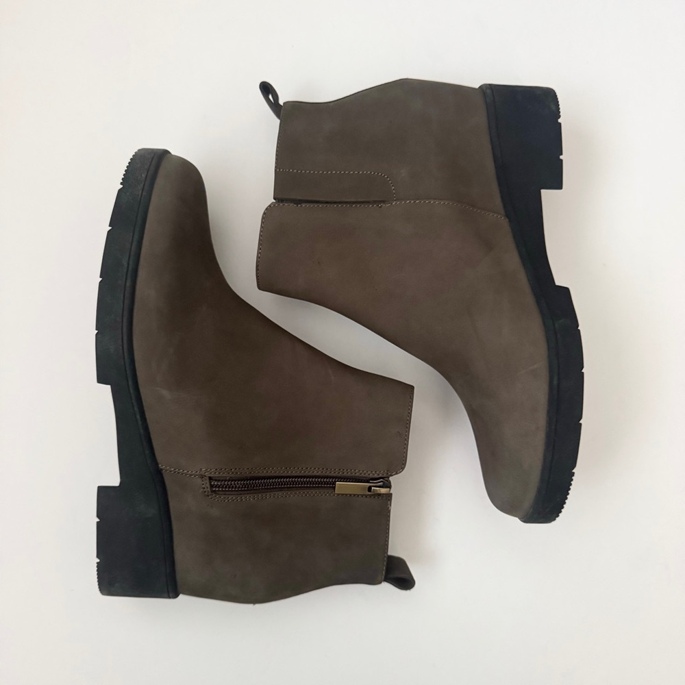 Abeo Horizon Zip Ankle Boots Olive with Black Soles Womens 8.5
